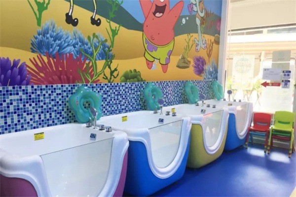 三瑟海婴儿游泳水育早教